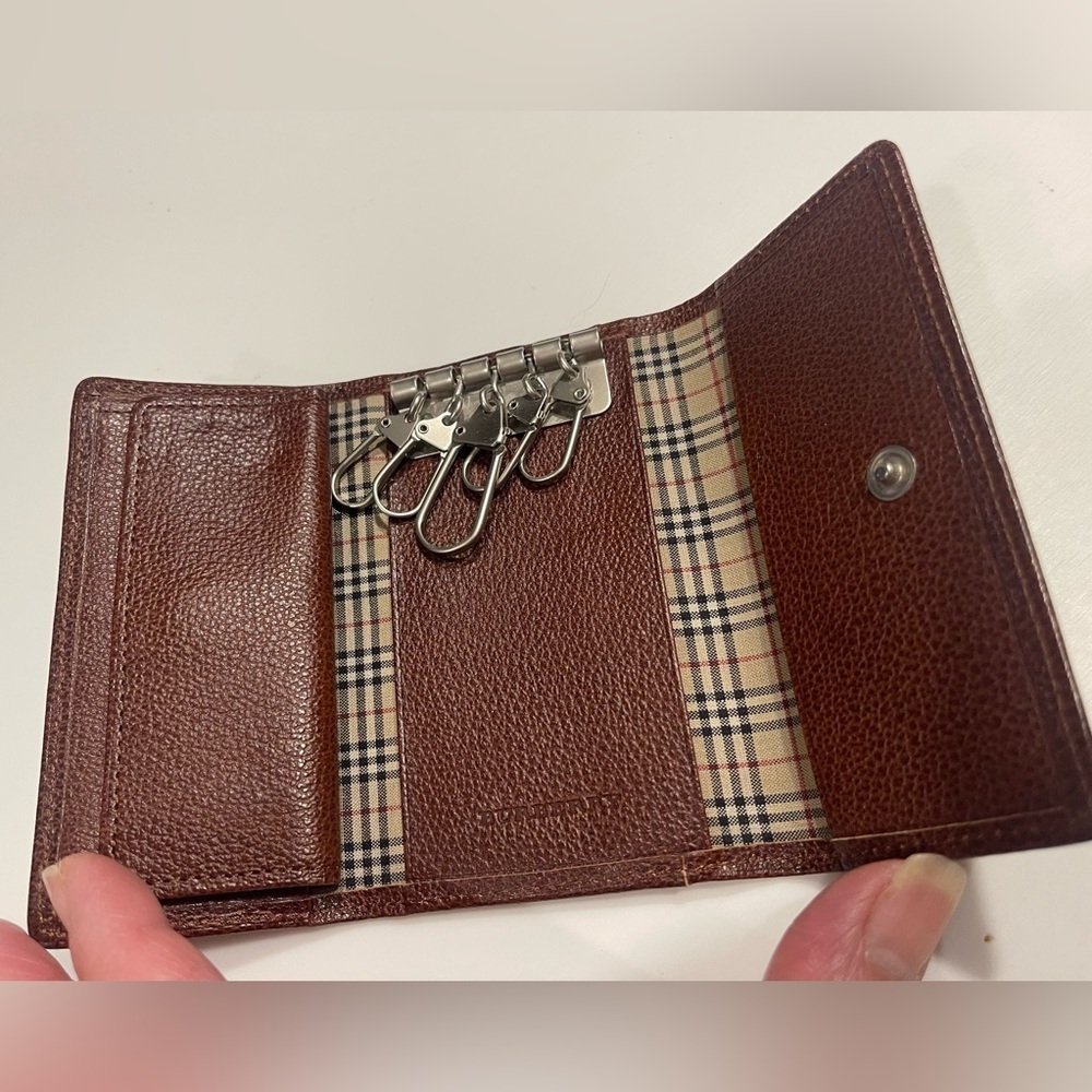 Burberry 5-Ring Key Case - image 7